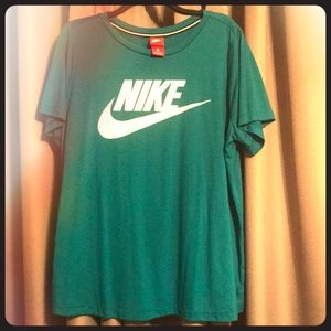 💥NWOT💥 Plus Size Nike Futura Top
